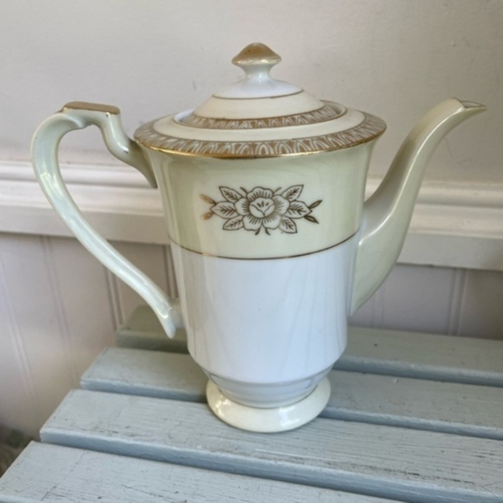 Vintage Chikaramachi Japan Tea Set Teapot, Sugar Dish, Creamer, 4 Cups & Saucers - Picture 9 of 16